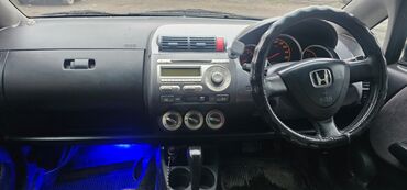 спринтер машина: Honda Fit: 2002 г., 1.3 л, Вариатор, Бензин, Хетчбек