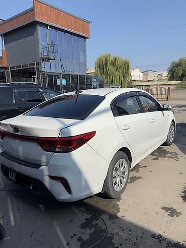 Продажа авто: Kia Rio: 2017 г., 1.6 л, Автомат, Бензин, Седан — 4