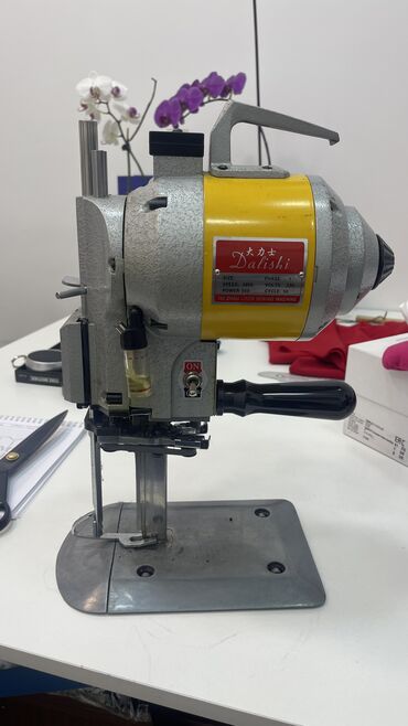 раскройный нож для ткани: Швейная машина Автомат