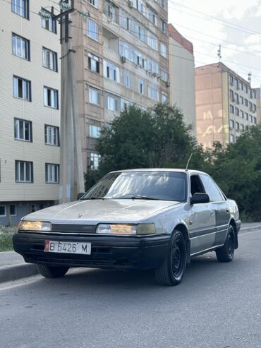 авто уна: Mazda 626: 1988 г., 2 л, Механика, Бензин, Седан