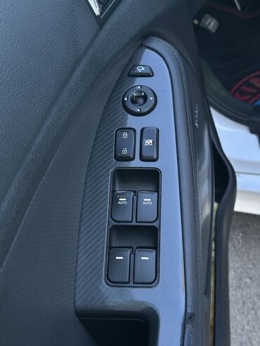 Kia: Kia Optima – ağ rəngli, zərif sedan Xarici xüsusiyyətlər: - Aqressiv — 17