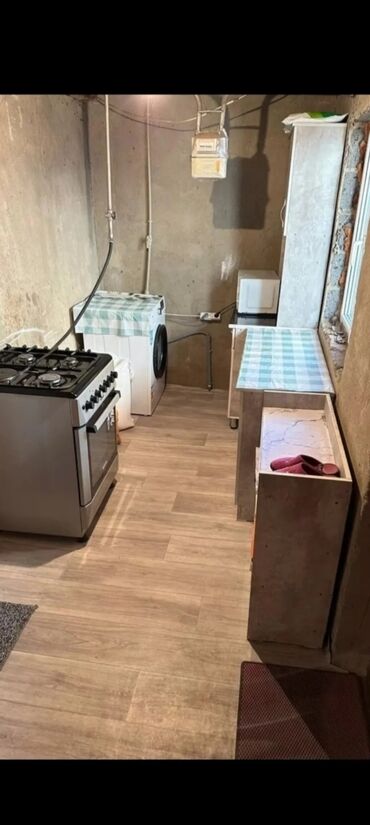 продаю дом кызыл аскере: 61 м², 3 комнаты, Парковка, Забор, огорожен