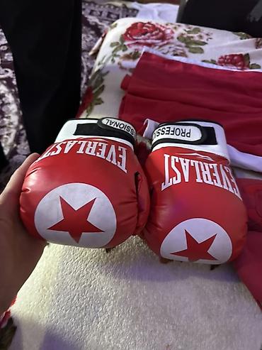спес одежда: Комплект для бокса (красный/белый), Everlast Состав набора: - — 2
