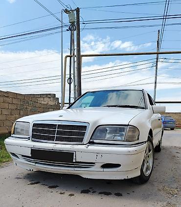 mercedes benz 208 d: Mercedes-Benz 220: 2.2 l | 1995 il Sedan — 1
