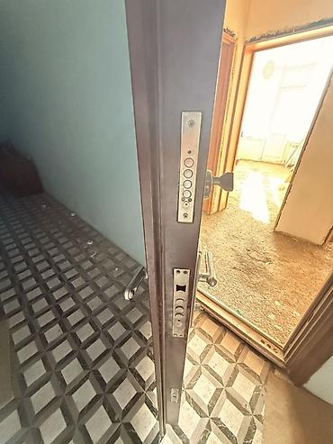 Qapılar və aksessuarlar: Navastroyka qapısı ölçü 205x95. Mexanizm işləmir. Sadəcə yuxarıdan — 3