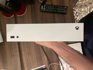 Xbox Series S: Xbox Series S oyun konsolu Xüsusiyyətlər: - Rəqəmsal (disksiz) model — 2