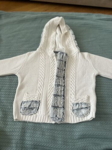 Cinslər: Uşaq kardiqanı – VERRINO Kids, 4 yaş - Rəng: krem-ağ - Model