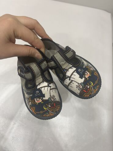 Детская обувь: Польские тапки размер 25