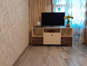 2el mebeler: İşlənmiş, Düz TV altlığı, Polkalı, Laminat — 1