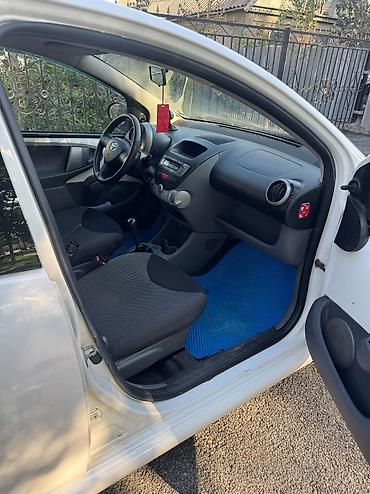 camry 55 xle: Toyota Aygo: 2010 г., 1 л, Механика, Бензин, Хэтчбэк — 4