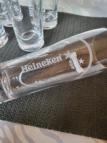 Čaše: Case nove,vintaz Heineken. Case Heineken bez ostecenja,sve na njima na lalafo.rs — 8 Čaše: Case nove,vintaz Heineken. Case Heineken bez ostecenja,sve na njima — 8