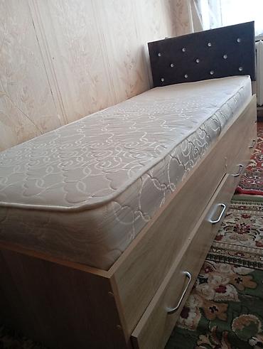 dressing table: Односпальная кровать, Б/у, С матрасом, длина - 190 см — 1