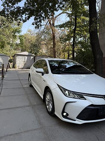 e5 olom: Toyota Corolla: 2022 г., 1.8 л, Вариатор, Гибрид, Седан — 2