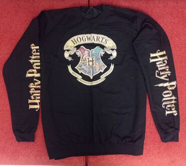 jaket kişi: KOFTA. Rengi qara, razmer XXXL, qalindir. Qollarinda "Harry Potter"