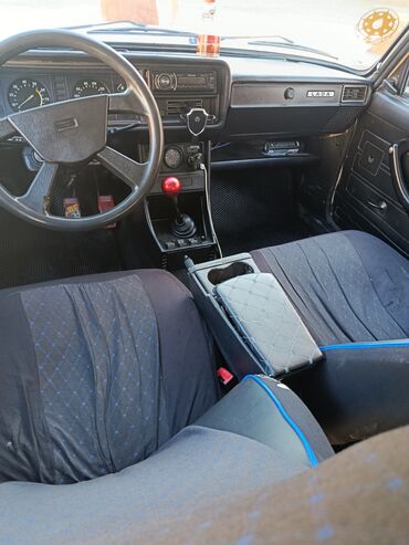 VAZ (LADA): VAZ 2107, ağ rəng, sedan kuzov. - Xarici görünüş: ağ boya, xromlu ön — 8