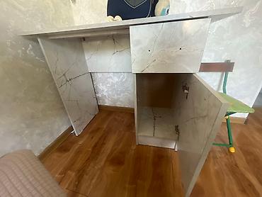 Столдор: Компактный письменный/компьютерный стол с мраморной фактурой. - — 2