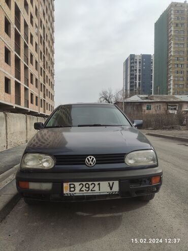 Volkswagen: Volkswagen Golf: 1994 г., 1.6, Механика, Бензин, Седан