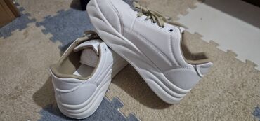 брендовая мужская одежда по низким ценам: Белые кроссовки LOVE MALEMONKEY Fashion Sport - Универсальный дизайн