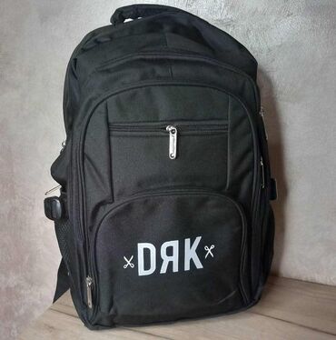 Torbe: Podeljeni unutrašnji deo + srednji i dva mala dela, skladište za piće — 14