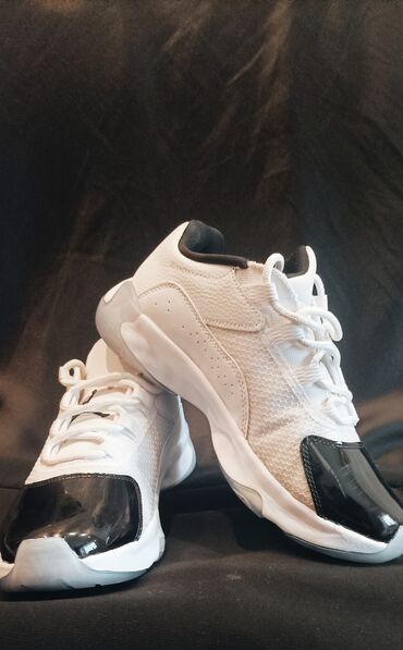 найк: Продаю кроссовки! 40 размер! Nike Jordan 11. оплата только M Bank