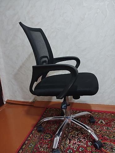ofis: Erqonomik ofis kreslosu – mesh arxa dayaqlı, qara rəng — 3