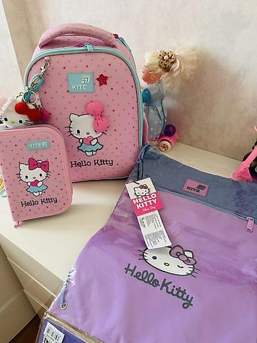 canta mekteb: Hello Kitty temalı məktəb dəsti – KITE brendi.160 azn alinib Tərkib — 1