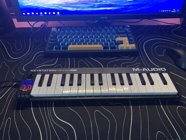 синтезатор: Миди-клавиатура M-Audio Keystation Mini 32 MK3 пользовался 2 месяца