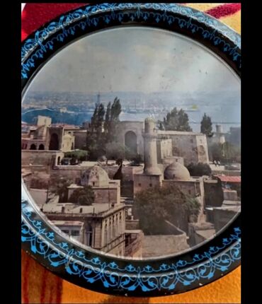 Digər kolleksiyalar: SSSR.1976 cı il.
İçərişəhər.------
Sini,dm,30sm.
Dekorativ.
Təzə