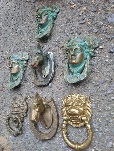 Ostali antikviteti: Bronzani zvekir, prodaju se u vidjenom stanju. Cena za konje 10000 — 8