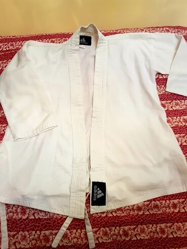 fudbol paltarı: Karate paltarı
Yaxşı veziyyetde