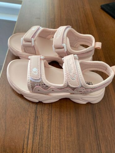 спортивный пояс: Розовые сандали для девочек на липучках, очень удобныеостался 29