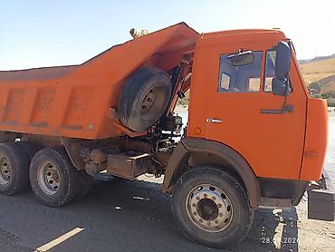 Самосвал КамАЗ 6x4, оранжевый Основные характеристики: - Колёсная