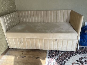 продаю диван кровать: Односпальная Кровать, Новый