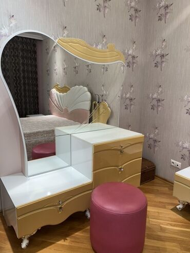 Yataq otağı dəstləri: İkinəfərlik çarpayı, 2 tumba, Dolab, Komod — 4