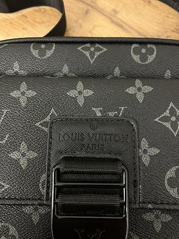 Барсетки: Барсетка, Louis Vuitton, Материал: Натуральная кожа, Застежка на магните, Регулируемый ремень, Множество карманов, Б/у — 9