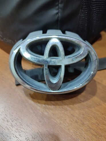 ценник на монеты: Решетка радиатора Toyota 2002 г., Б/у, Оригинал