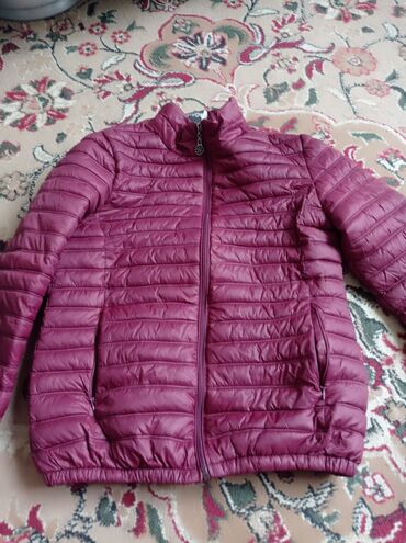 куртка демисезонная женская: Две куртки за 600 сом, размер 46