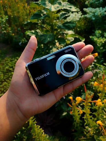 Техника и электроника: Fujifilm fotoaparat. yaddaş kartı var. 2 ədəd batareya ilə çalışır — 1