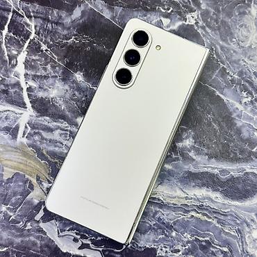 Samsung: Samsung Galaxy Z Fold 5, Б/у, 256 ГБ, цвет - Белый, 1 SIM, 2 SIM, eSIM — 1