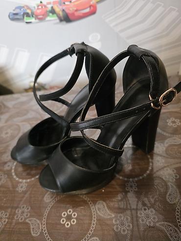 Basanoşka və səndəllər: Qadın yüksək dabanlı sandal – qara rəng az islenmis. real alana — 1