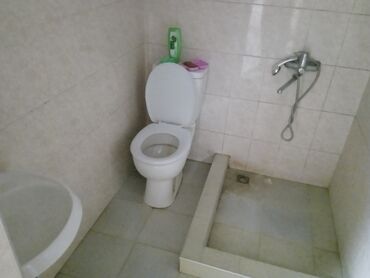 сдаю комнату в частном секторе: Сдается компактная комната/студия с отдельным санузлом. Особенности и
