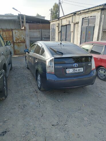 электронный машине: Toyota Prius: 2011 г., 1.8 л, Автомат, Гибрид, Универсал