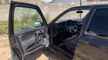 Volkswagen: Volkswagen Golf: 1991 г., 1.8 л, Механика, Бензин, Хэтчбэк — 7