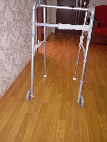 tibbi rəf: İki təkərli gəzinti çərçivəsi (rolator tipli yüngül “walker”) - — 1