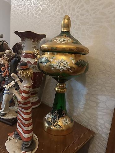 qara gül: Bir vaza — 2