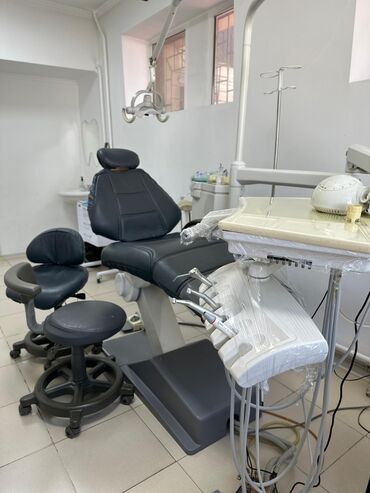 Медицинское оборудование: Продается б/у стоматологическая установка (без скелера) в хорошем