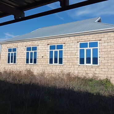 Həyət evləri və villaların satışı: Satılır: həyət evi və geniş torpaq sahesi 30 sat torpağı var 2 otaq — 2