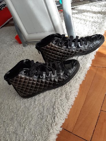 Geox respira crne duboke patika cipele br 39 u odlicnom stanju!