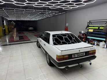 Audi: Audi 100: 1984 г., 1.8 л, Механика, Бензин, Седан — 4
