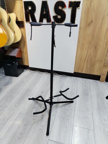 gitara pedalı: Musiqi alətləri üçün dayaq və stoykalar 1,2 və 3 tərəfli alət